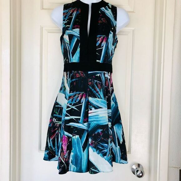 Bebe Box Pleat Printed Dress - Picture 1 of 16